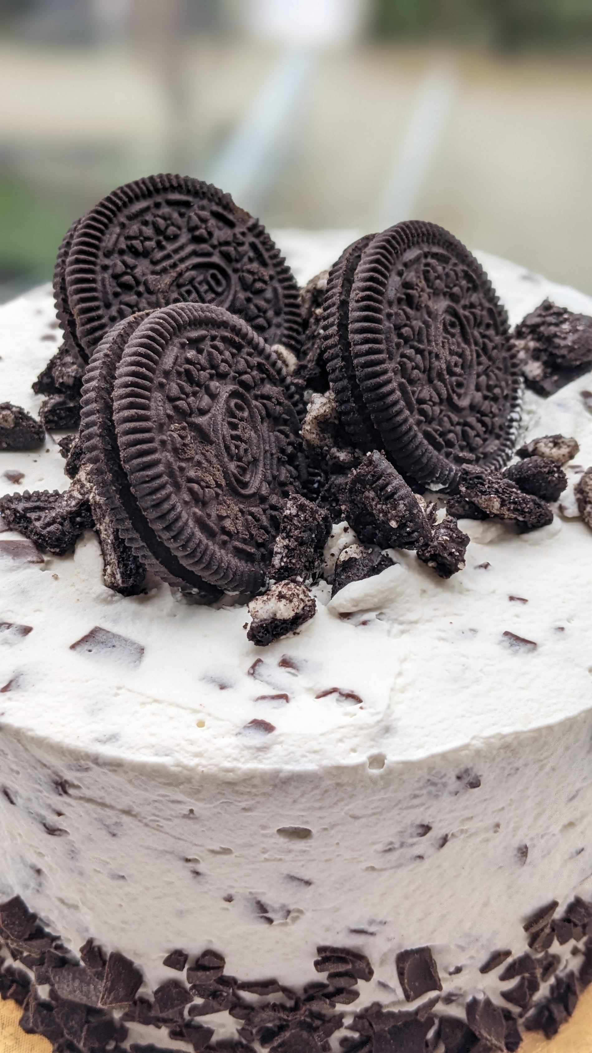 Super Oreo and Cream Chocolate Cake