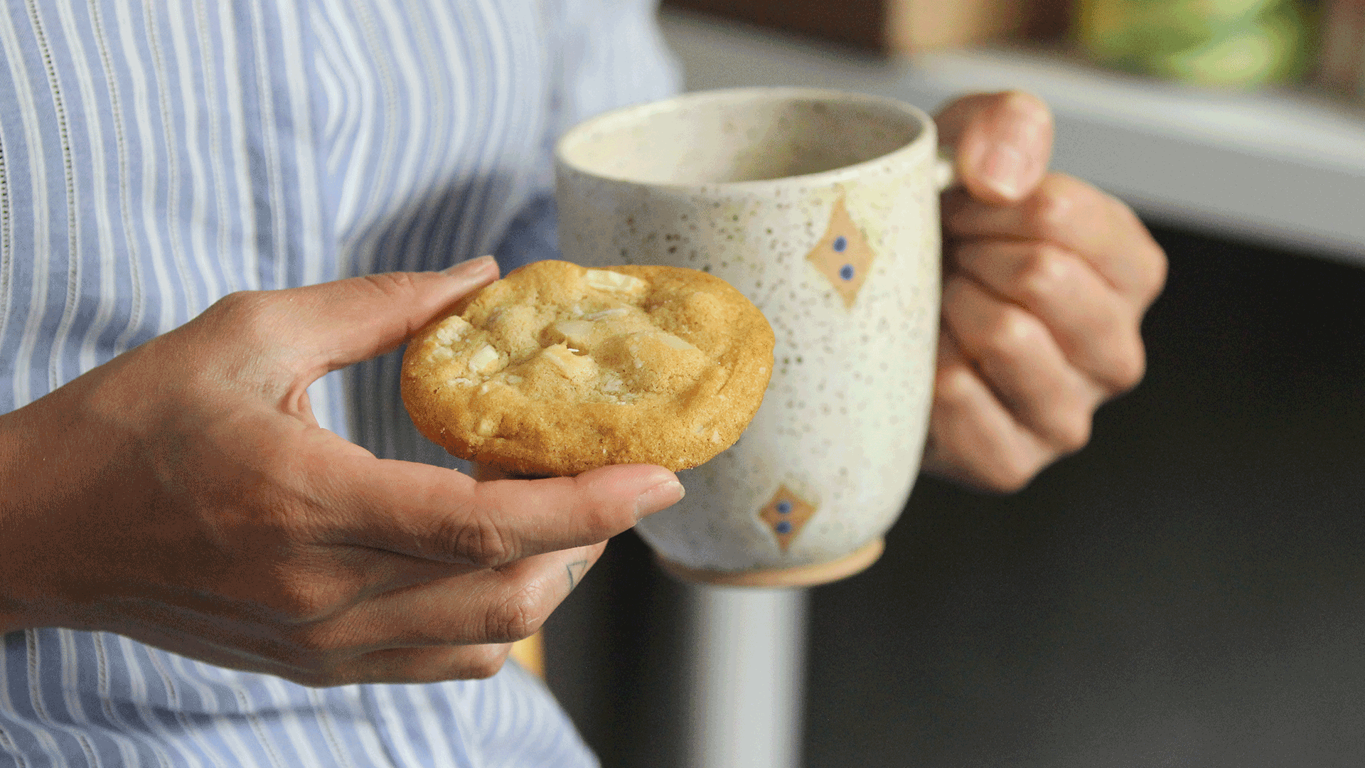 Vancouver Best Cookies - Macadamia & White Chocolate Cookies - Macadamia White Chocolate Gourmet Cookie